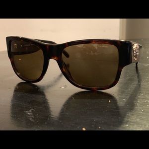 Women’s Versace shades Classic emblem